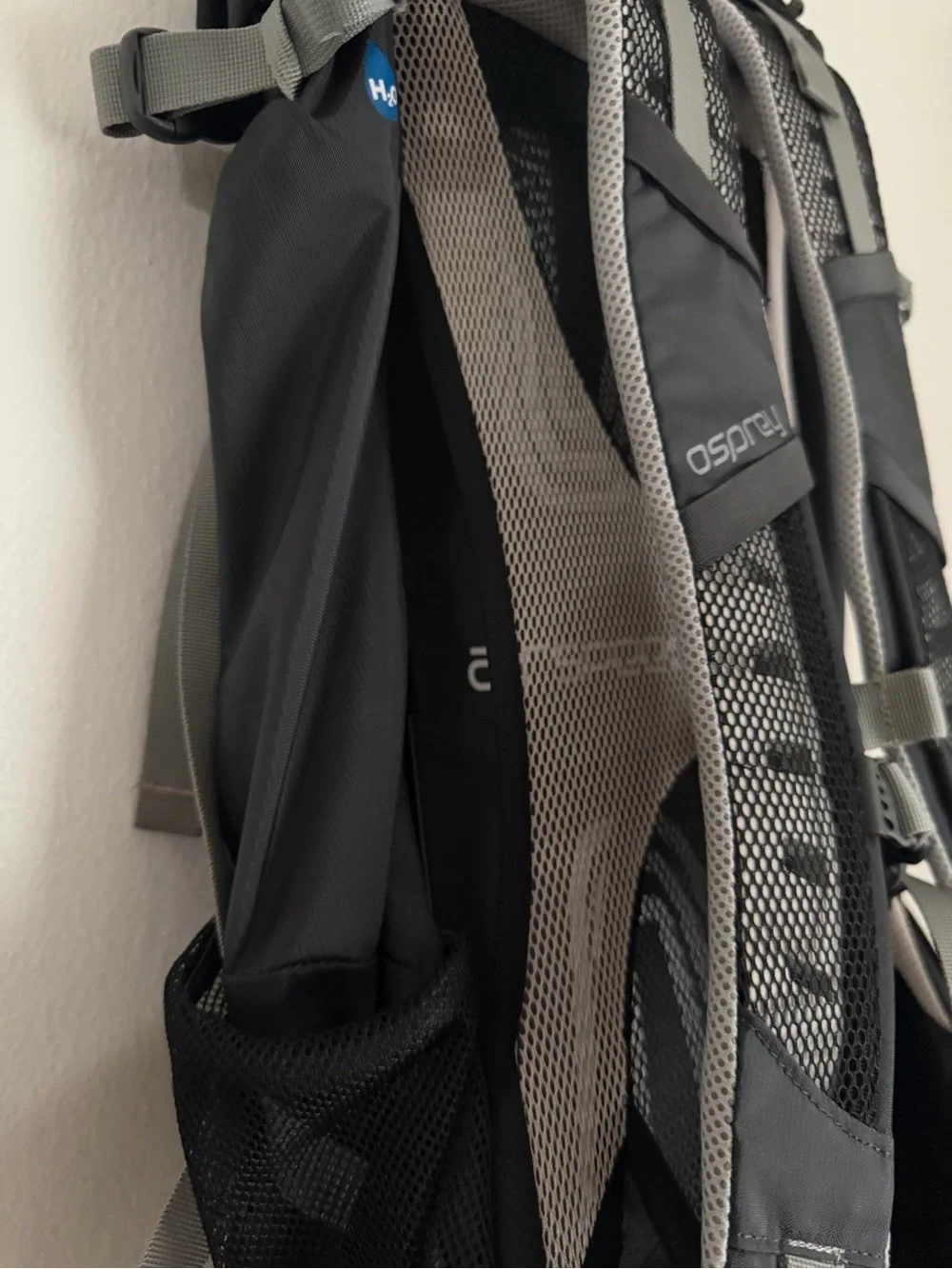 Osprey Stratos 26 Hiking Backpack Anthracite Black Hip Belt Padded Back Pannel